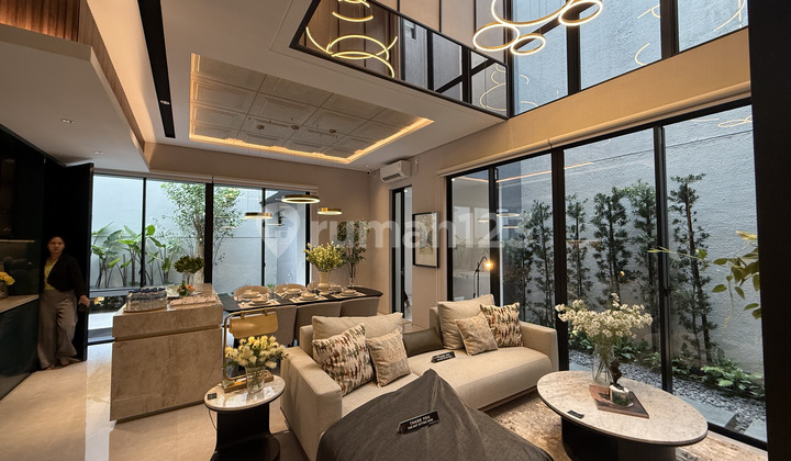 Sell New Brand New Citraland Main House near Ciputra University, Ciputra Hospital West Surabaya