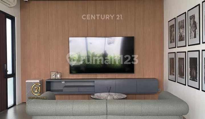 Nice House Ready to Live In Attractive Price In Bintaro Sector 3