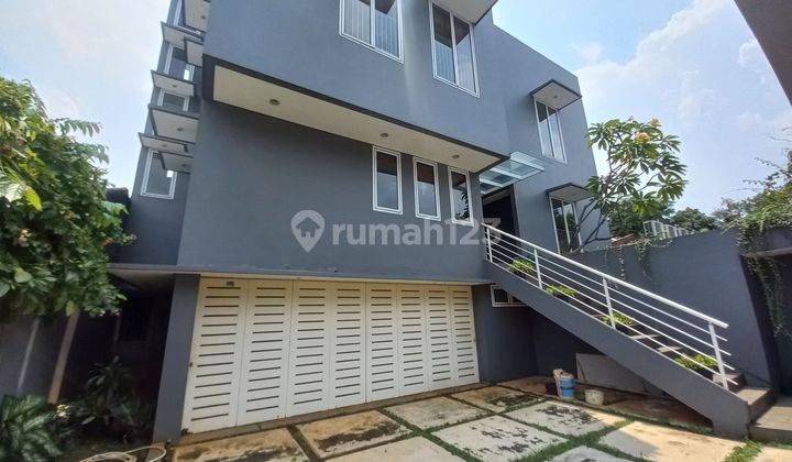 Rumah di Jalan Ciawi Kebayoran Baru  Jakarta Selatan 1