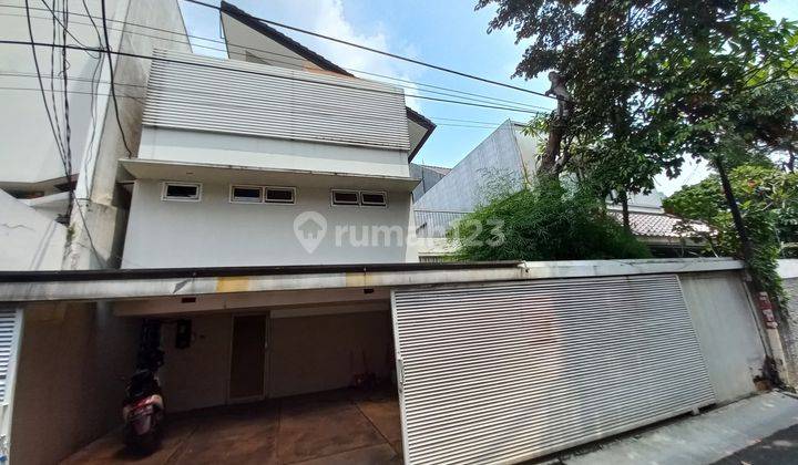 Rumah Unfurnished SHM di Jalan Ciniru, Kebayoran Baru Jakarta Selatan 1