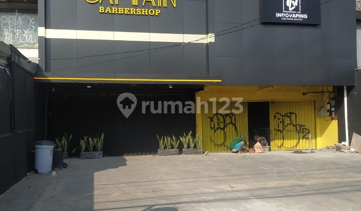 Ruko Gandeng Bagus pinggir jalan raya Pamulang, Tangerang Selatan