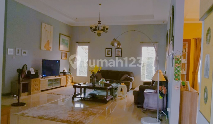 Rumah Rasa Villa Lingkungan Selebrity, Depok