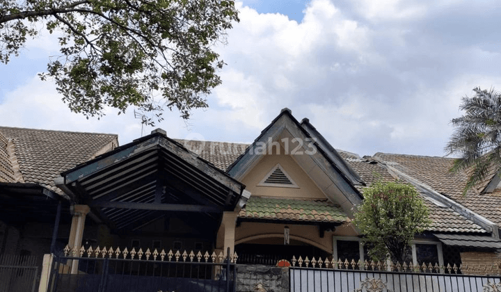 Rumah 2 Lantai Bagus Semi Furnished SHM di Giri Loka, Tangerang 1