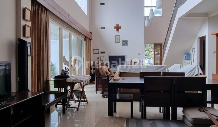 Rumah Hoek Griya Loka Dekat Tol, Pasar, Sekolah, Stasiun KRL