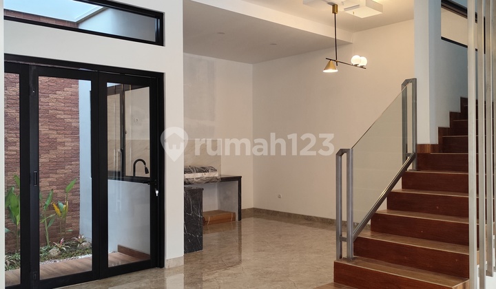 Rumah Baru Cantik Siap Huni, Di Nusa Loka, BSD, Tangerang