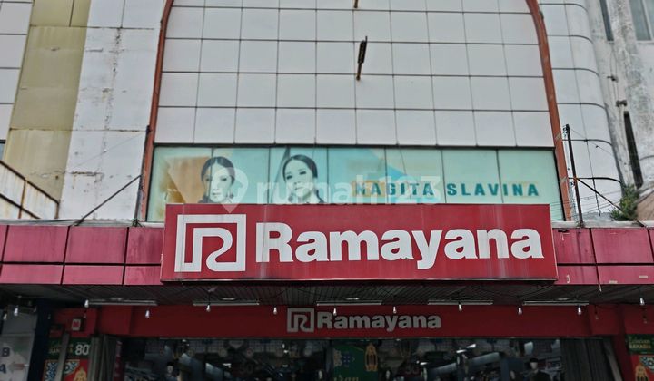 Gedung di Keramaian Pasar Baru yang Strategis Gedung di Keramaian Pasar Baru yang Strategis