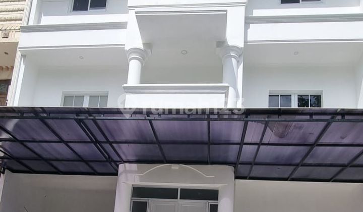 RUMAH PARADISE TAHAP 3 CLASSIC AMERICAN STYLE White house