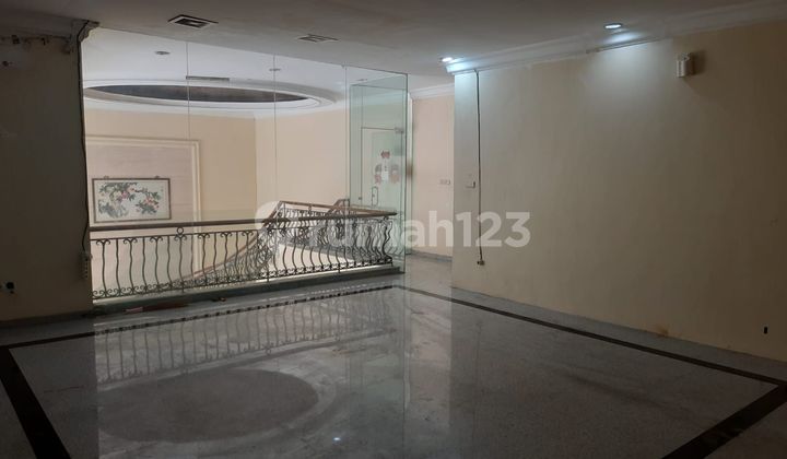 RUMAH HADAP UTARA TIMUR  DI LOKASI KOMPLEK ELITE DANAU INDAH BARAT