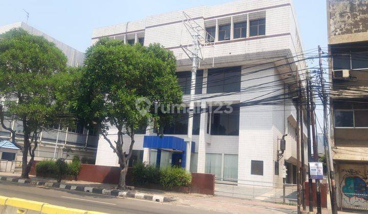 GEDUNG PERKANTORAN DI JALAN RAYA GUNUNG SAHARI COCOK UNTUK BANK DAN INSTITUSI 1