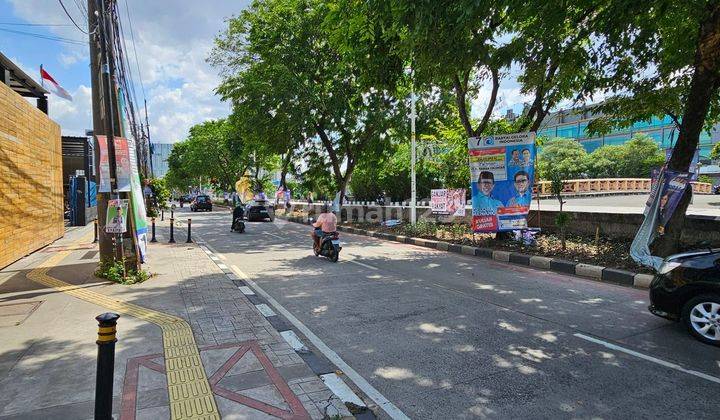 Gedung Jalan Raya hadap Barat, Cocok Untuk Perkantoran, Perbankan dll. 2