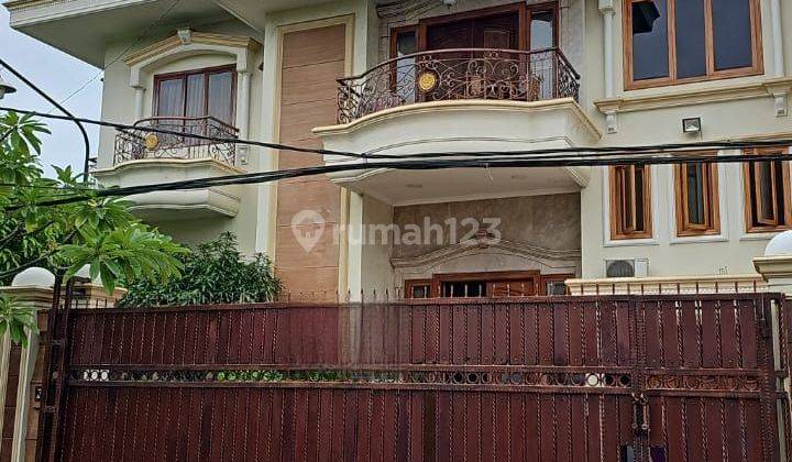 Rumah Hoek di Jalan Boulevard di Perbatasan Sunter Kelapa Gading 1