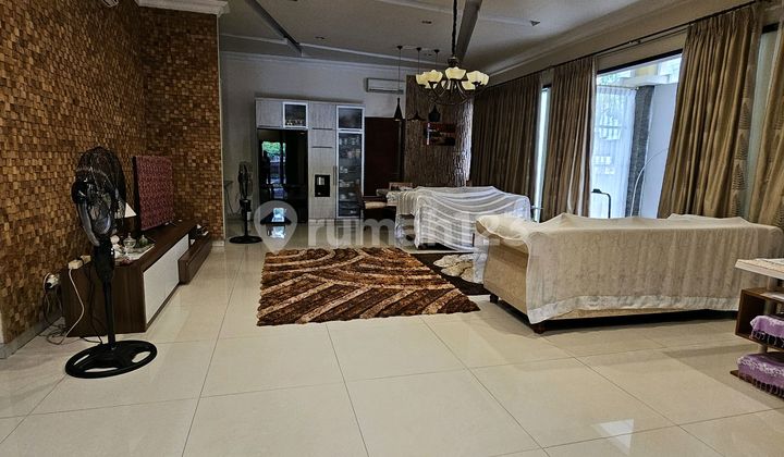 Hommy House is Surrounded by Various Facilities.