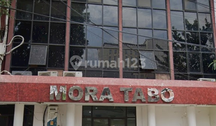 Attached Shophouse in Cikini, Equipped with Elevator Ideal for Business 2