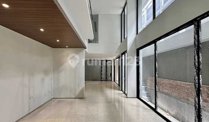 Brand New Minimalis di Komplek Elite Simprug