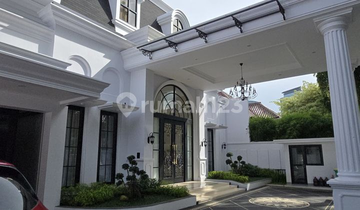 Brand New American Classic With Swimming Pool On Menteng