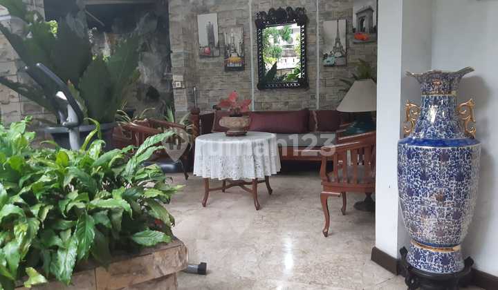 Rumah Menteng Furnish Depan Taman ,Kusen Jati Rumah Menteng Furnish Depan Taman ,Kusen Jati