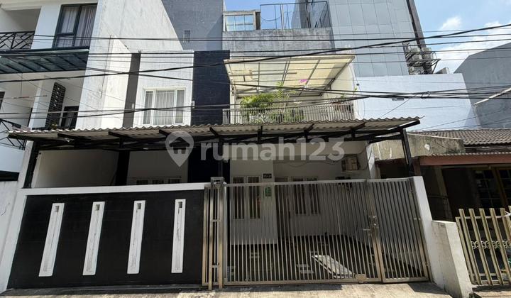 Minimalist House Facing South in Sunter