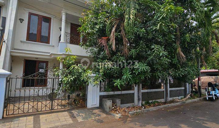 Rumah Hoek Depan Taman Di Janur Indah 1