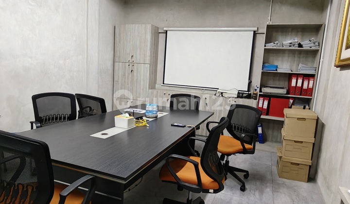 Office Space in Menteng 3 Gandeng, Suitable for Offices