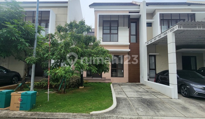 2-Story Rental House with AC, Neat, Clean, Well-Maintained, Facing the Garden of Burgundy Residence Cluster, and Close to Summarecon Mall Bekasi