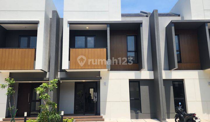 Rumah Kontrakan Kondisi Baru 2 Lantai Dengan 4 Kamar Tidur Di Cluster Regia Residence Di Kawasan Summarecon Crown Gading 1