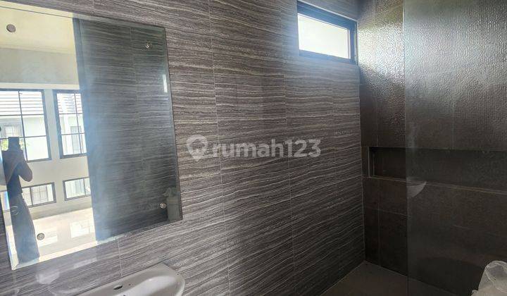 kamar mandi jual cepat rumah 2 lantai