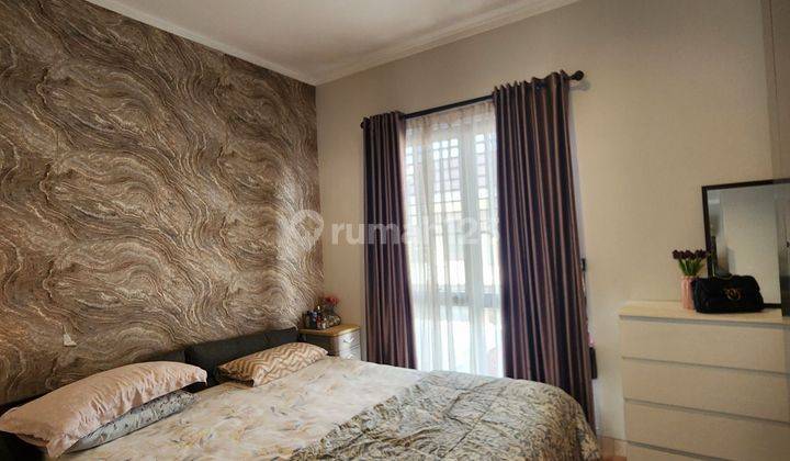 HARGA JUAL NEGO RUMAH 2 LANTAI SEMI FURNISHED KONDISI BAGUS DSN SIAP HUNI DI BURGUNDY RESIDENCE 1