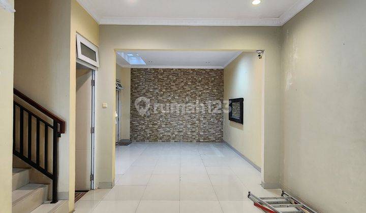 HARGA NEGO RUMAH 2 LANTAI DI CLUSTER SPRINGLAKE CITRAGRAN, LOKASI HADAP TAMAN DAN SEMI FURNISHED 2