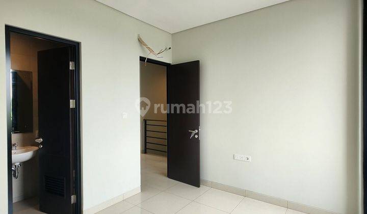 Rumah Baru 2 Lantai Siap Huni View Taman Dapat Kanopi Carport Dan 4+1kt Di Mulberry Residence, The Orchard Summarecon Bekasi 2