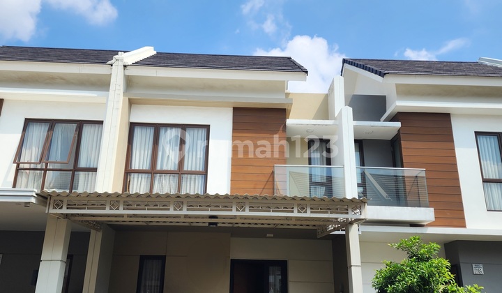 Quick Sale 2-Story Fully Furnished House in Good Condition, Ready to Occupy, Located in Olive Residence Cluster Near Summarecon Mall Bekasi.