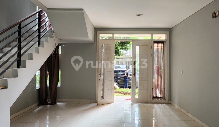 Jual Nego Rumah 2 Lantai Hoek SHM Unfurnished Lokasi Bagus Dekat Gerbang Palm Residence Dekat Summarecon Mal Bekasi