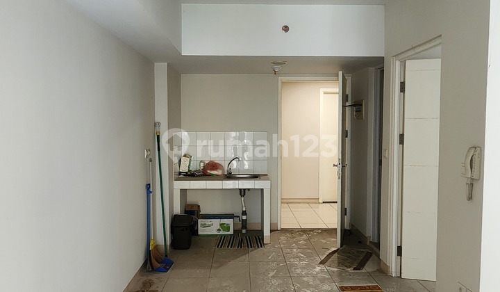 Jual Murah Apartemen The Springlake Tipe 2 Kamar Tidur Unfurnished View Kolam Renang PPJB di Menara Basella Dekat Summarecon Mal Bekasi 2