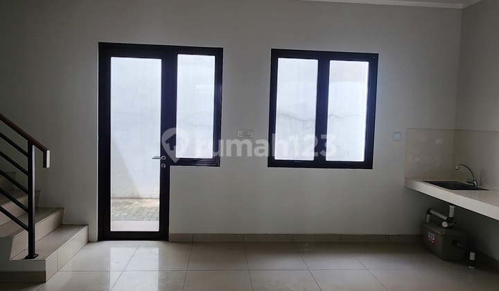Jual Cepat Rumah 2 Lantai SHM Bonus Ac Kondisi Bagus Siap Huni Bebas Banjir di Cluster Burgundy Residence Dekat Summarecon Mal Bekasi 2