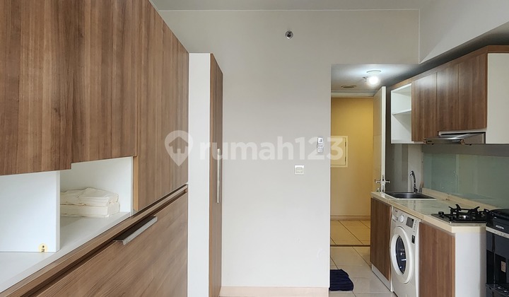 For Rent Studio Type Fully Furnished Good Complete Low Floor View Summarecon Mal Bekasi at Davalia Tower The Springlake Apartment