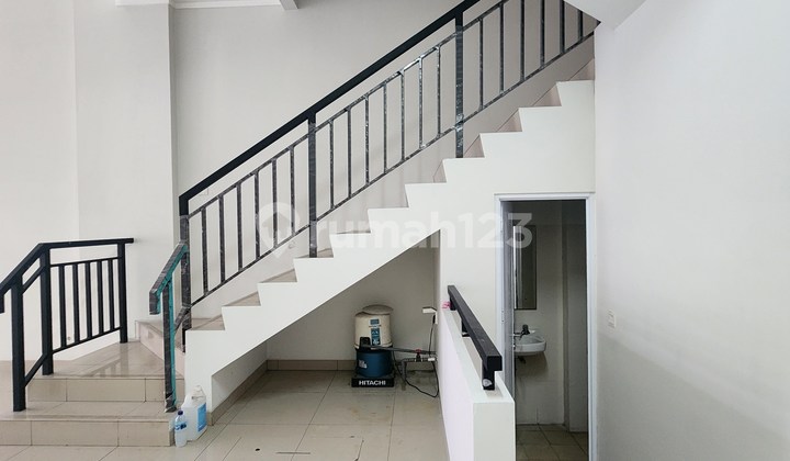 For Rent: 3-Story Shop House in Good Condition, Ready to Occupy, Flood-Free at Ruby Commercial, Opposite Summarecon Mall Bekasi and Near Total Buah. 2
