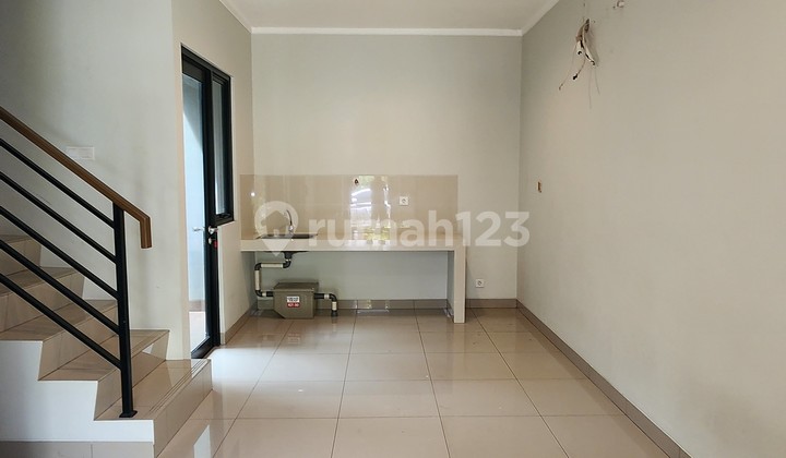 2-Storey House for Rent with 4 Bedrooms Ready to Occupy Good Condition Has Canopy Carport in Magenta Residence Cluster The Orchars Summarecon Bekasi
