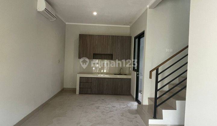 Rumah Kontrakan.2 Lantai Semi Furnished Di Magenta Residence Dekat Summarecon Mal Bekasi 2