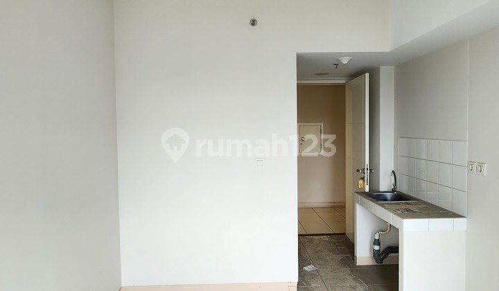 Selling Cheap The Springlake Studio Type Unfurnished Apartment in Azolla Tower Low Floor Near Summarecon Mall Bekasi and Binus University 2