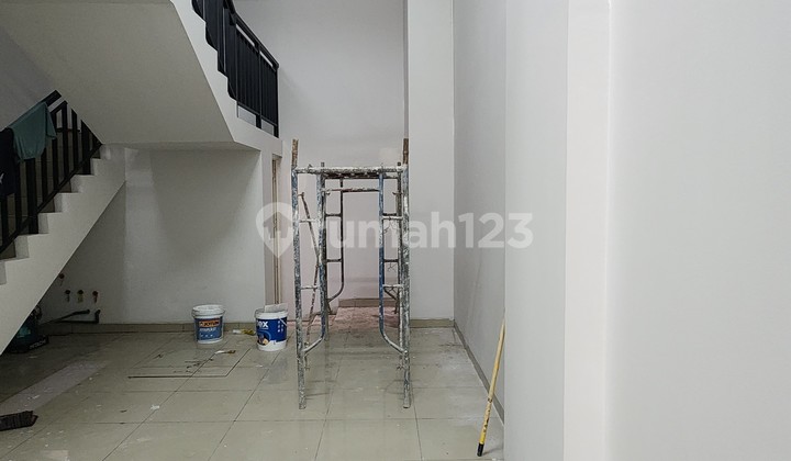 For Sale: 3-Story Shop House in Good Condition, Ready to Occupancy with SHGB, Located in Emerald Commercial Area, Opposite Summarecon Mall Bekasi. 2