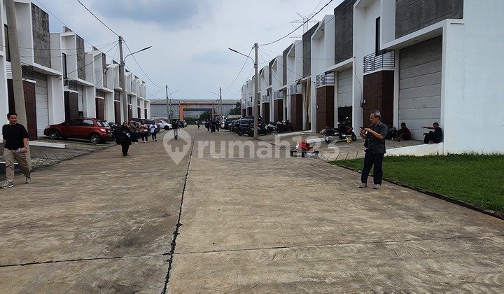 Warehouse for Sale Ready to Use in Limuz Biz Estate Exclusive Warehouse Area Only 200 Meters from Narogong Toll Exit Warehouse for Sale Ready to Use in Limuz Biz Estate Exclusive Warehouse Area Only 200 Meters from Narogong Toll Exit