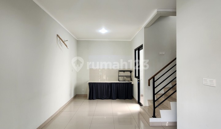 Quick Sale 2-Story House Near Magenta Residence Clubhouse Ready to Occupy Flood-Free With AC And Close to Summarecon Mall Bekasi