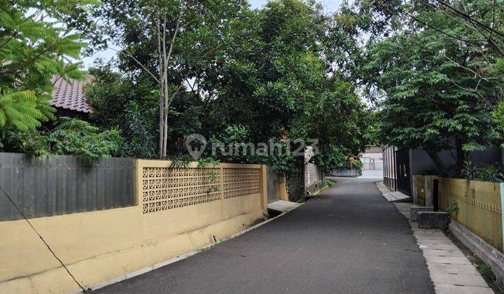 Tanah Dijual Dan Bangunan 400m2 Dekat Jati Padang Dalam Komplek 2