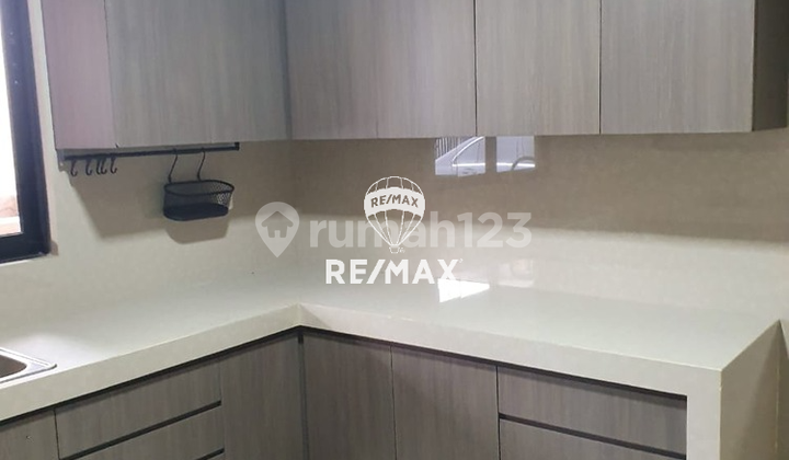 Dijual Rumah Citraland Utama 3 Lantai Dijual Rumah Citraland Utama 3 Lantai