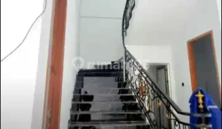 For Sale East-Facing House in Manyar Rejo 2
