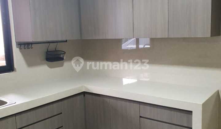 Dijual Rumah Citraland Utama 3 Lantai 