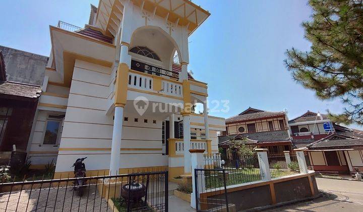 Villa Hook 3 Lantai Semi Furnished Di Green Apple Garden 2