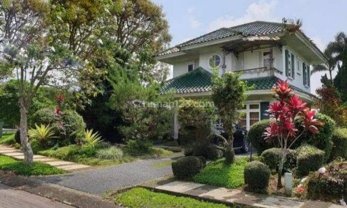 Villa 2 Lantai dengan Taman Luas di Puncak Resort 1