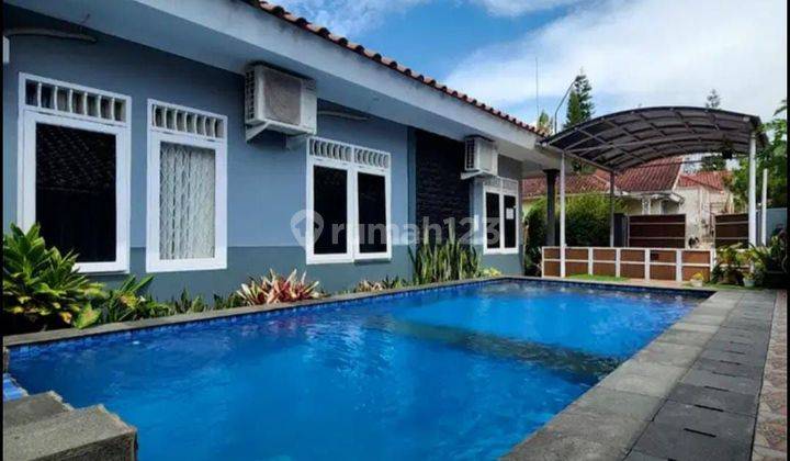 Villa dengan Taman yg luas di Kota Bunga ada kolam renang 1