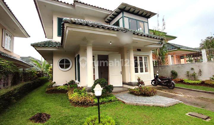 Villa 2 lantai Taman Luas di Puncak Resort 1