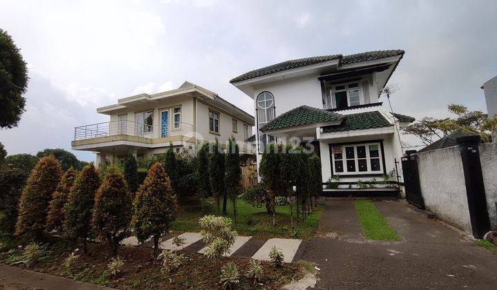 Disewakan Villa Bagus Dengan Taman Luas Ada Kolam Renang 2